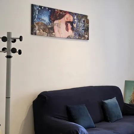 Isabella Bright Apartment-3